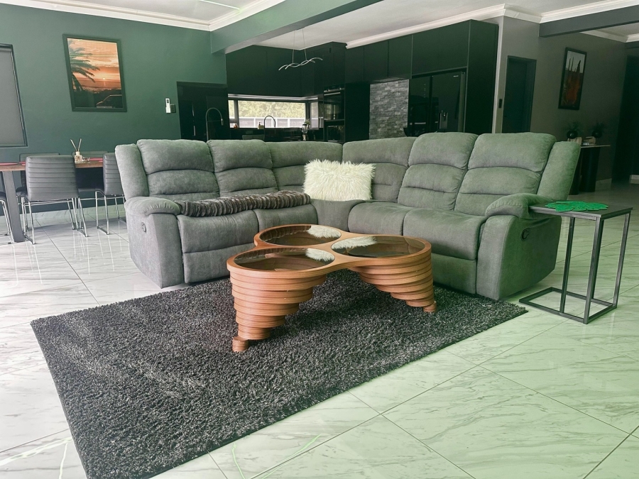 To Let 4 Bedroom Property for Rent in Table View Western Cape